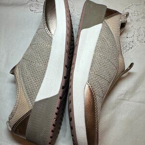 Lands End Comfortable Pull On Shoes